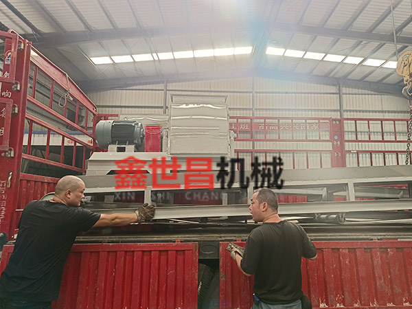 800型水滴式橡膠鋼絲粉碎分離機生產線發往新疆