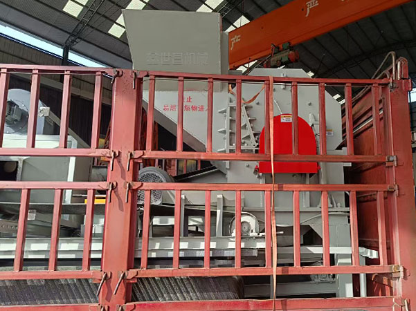 1300破碎機(jī)發(fā)貨現(xiàn)場