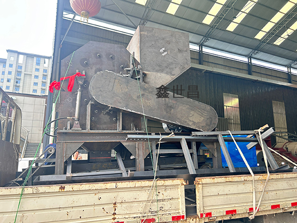 600型紅牛罐破碎機發貨現場